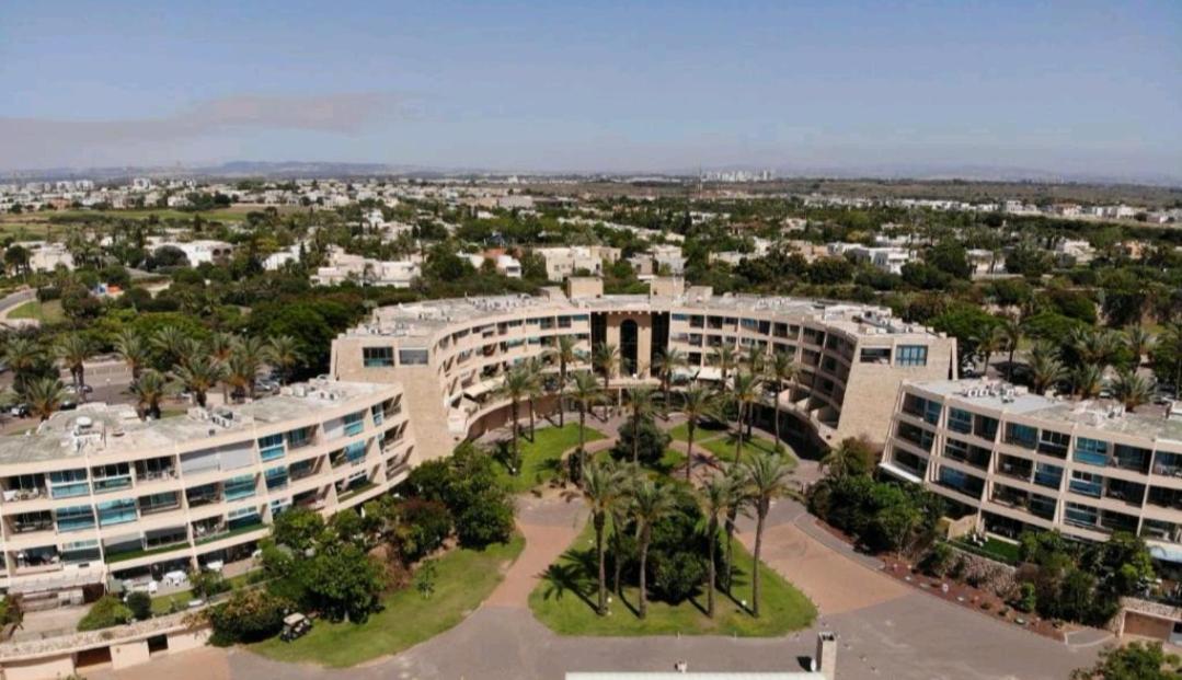 Sea View - נופש עם מקלט Apartment Caesarea