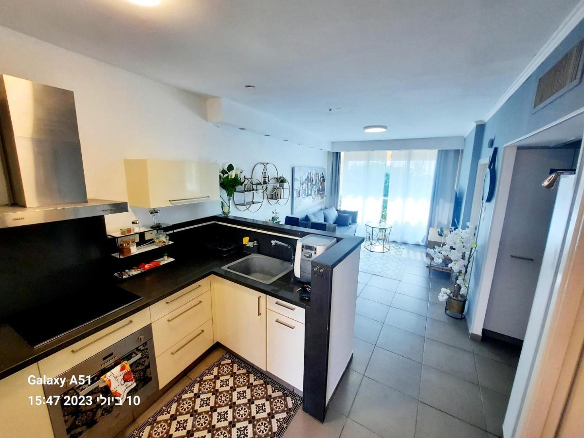 Sea View - נופש עם מקלט Apartment Caesarea