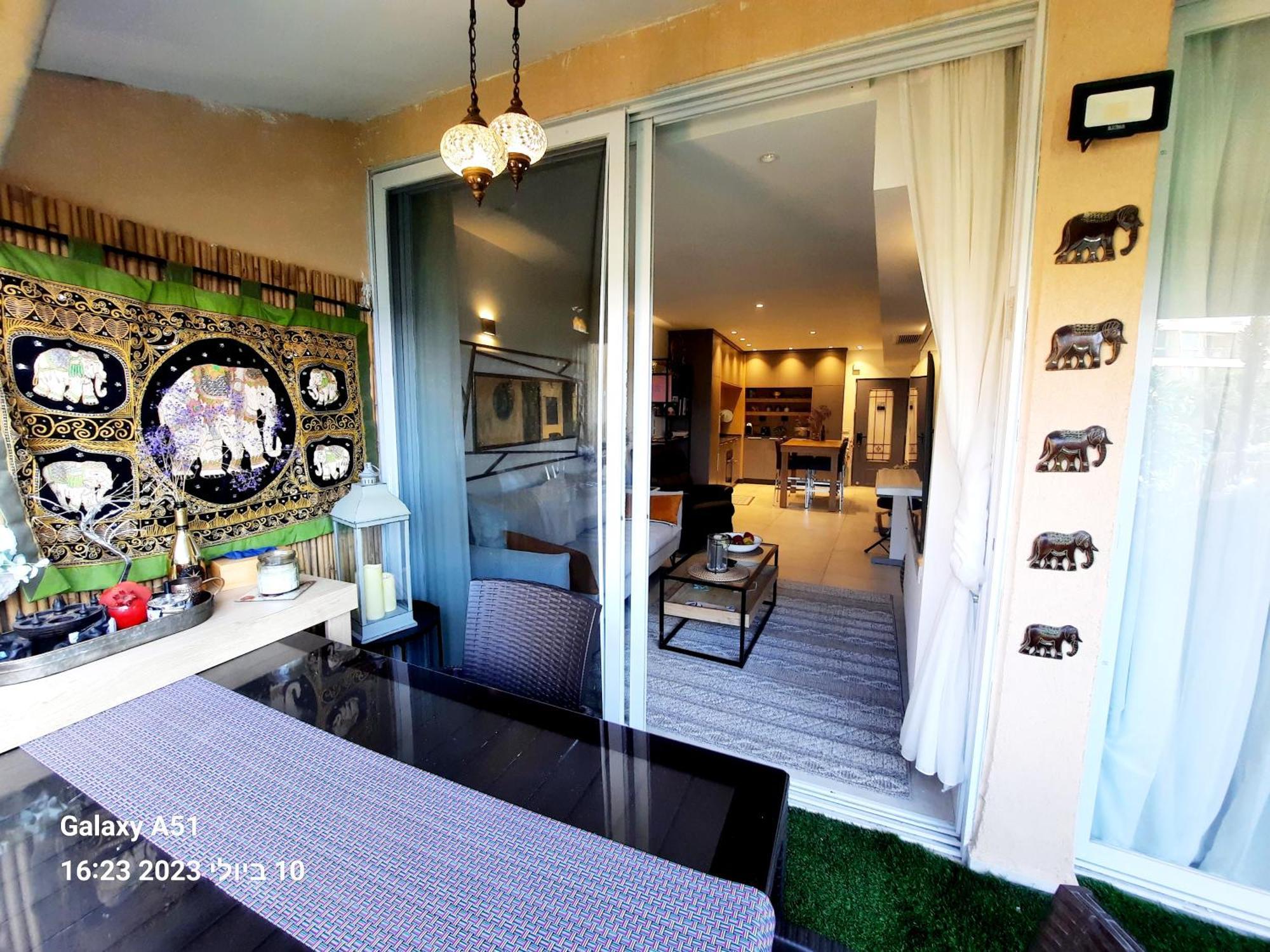 Sea View - נופש עם מקלט Apartment Caesarea
