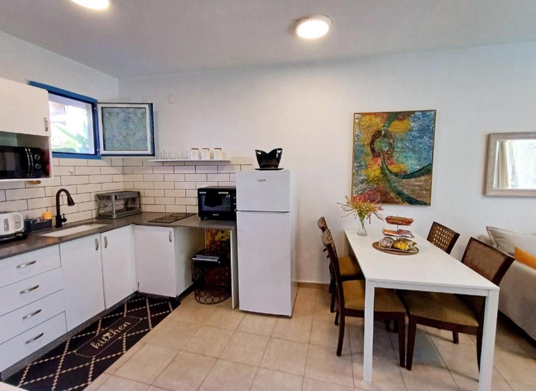 Sea View - נופש עם מקלט Apartment Caesarea